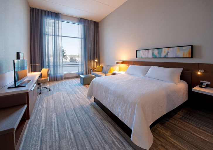 Bedroom 3, Hilton Garden Inn Wausau, Marathon