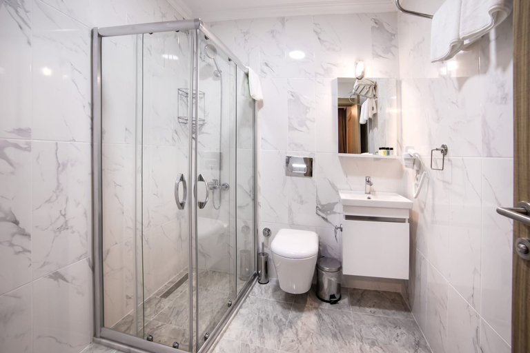 Bathroom 5, Seven Roses Apart Hotel, Fatih