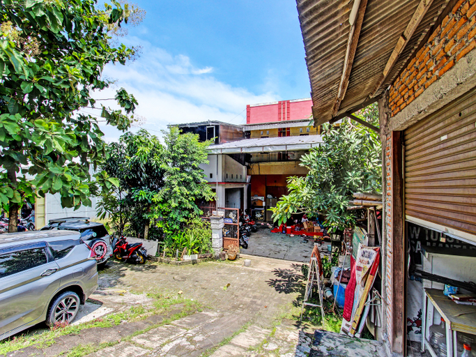 Exterior & Views 2, SPOT ON 92156 Adinda Kost Syariah, Semarang