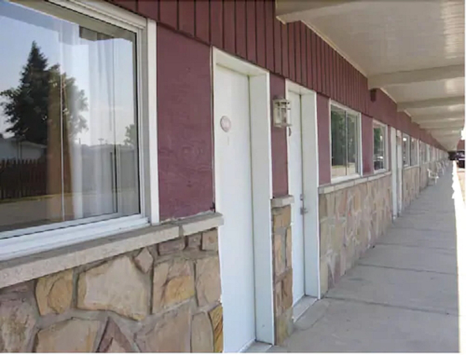 Exterior & Views 2, Grand Motel Saint-Hubert, Champlain