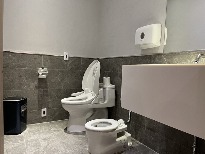 Bathroom 4, CHECK inn SELECT Chiayi RenAi, Chiayi City