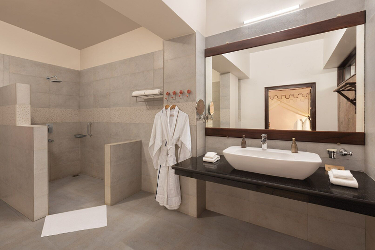 Bathroom 5, Jaagir Manor, Dudhwa – IHCL SeleQtions, Lakhimpur Kheri