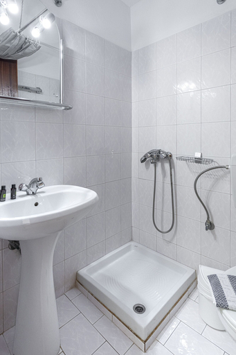 Bathroom 5, Faro Del Porto, Ionian Islands