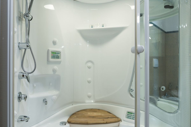 Bathroom 5, KiBari B&B, Bari