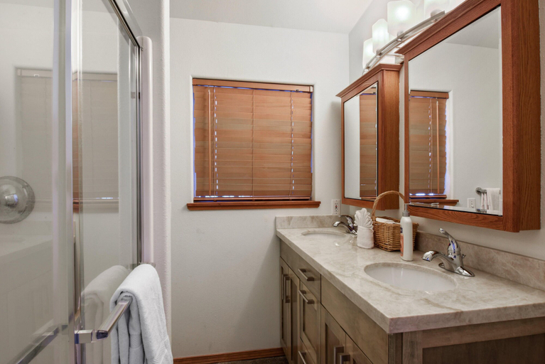 Bathroom 4, Walkers Retreat, Nevada