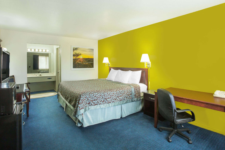 Bedroom 3, Days Inn by Wyndham Delta, Millard