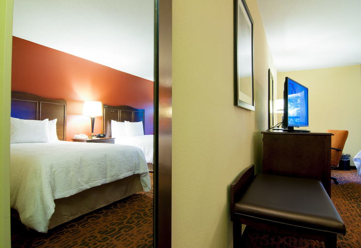 Bedroom 3, Hampton Inn & Suites Tampa-North, Hillsborough