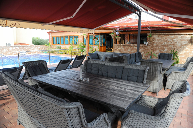 Food & Drinks 5, Vila Caska, Novalja