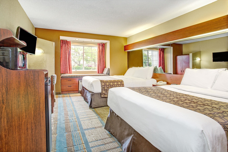 Bedroom 3, Microtel Inn & Suites by Wyndham Mason/Kings Island, Warren