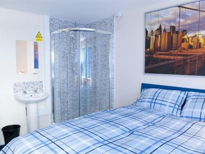 Bedroom 4, Liverpool Gateway Inn, Sefton