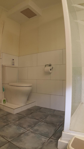 Bathroom 3, Austria Motel, Far North
