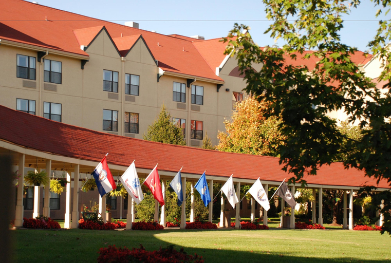 Exterior & Views 2, Branson Hillside Hotel, Taney
