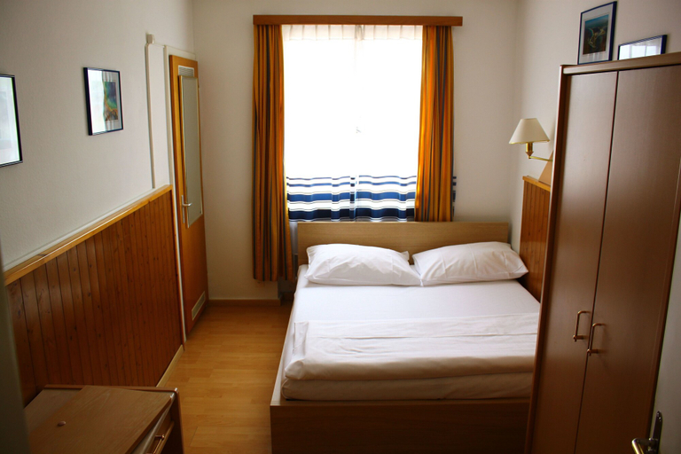 Bedroom 3, Hotel Rheinfall, Schaffhausen