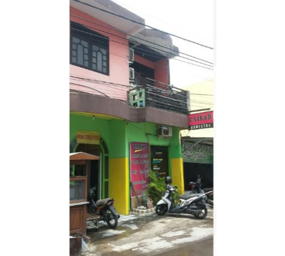Exterior & Views 1, Caisar Homestay, Surabaya