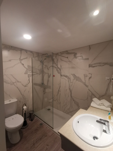 Bathroom 5, Santa Cruz Village Hotel, Santa Cruz