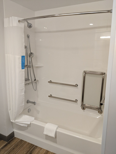 Bathroom 4, Hampton Inn & Suites Rocky Hill - Hartford South, Hartford