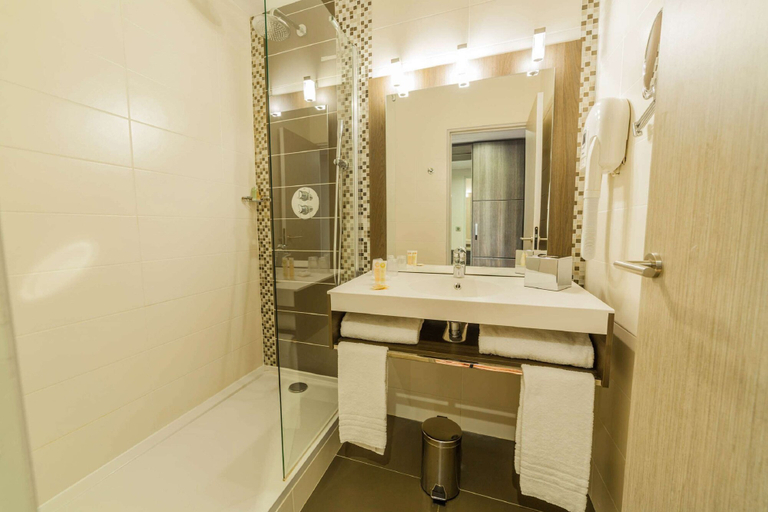 Bathroom 4, Best Western Plus Palais Des Congres, Eure