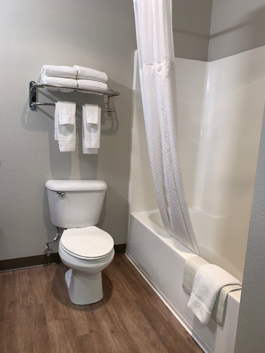 Bedroom 3, Days Inn by Wyndham Hayward Airport, Alameda