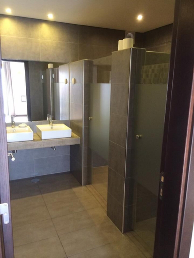 Bathroom 4, Lost & Found - Guesthouse & Suites, Albufeira