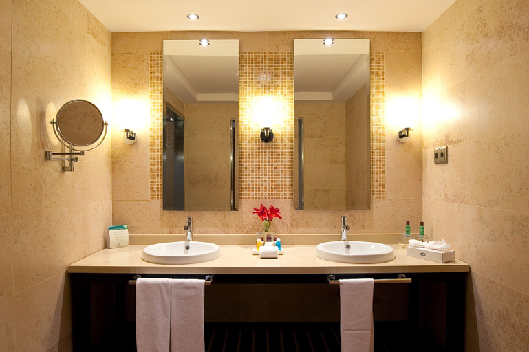 Bathroom 5, Sheraton Fuerteventura Beach, Golf & Spa Resort, Las Palmas