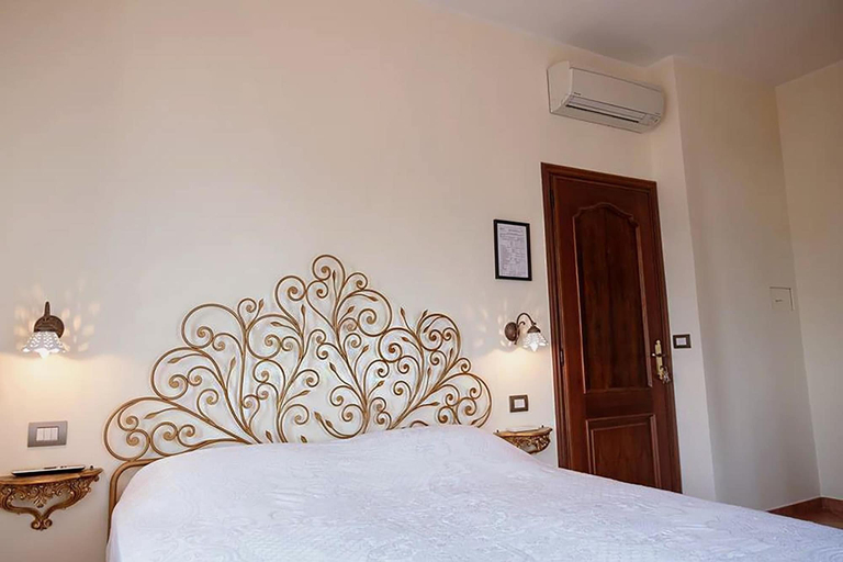 Bedroom 2, Agriturismo Villa Bordone, Asti