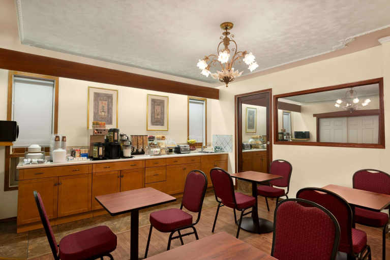 Food & Drinks 5, Travelodge by Wyndham Quesnel, Cariboo