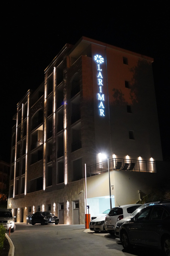 Exterior & Views 2, Larimar
