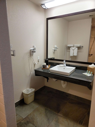 Bathroom 4, Best Western Bishop Lodge, Inyo
