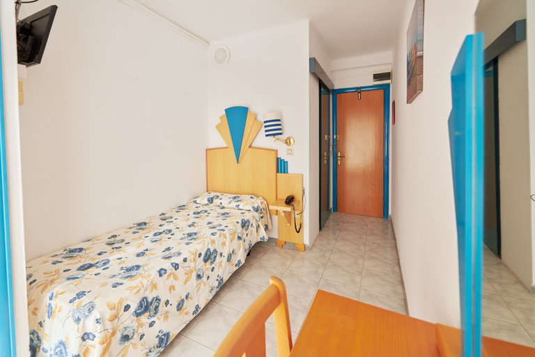 Bedroom 3, Checkin Blanes, Girona