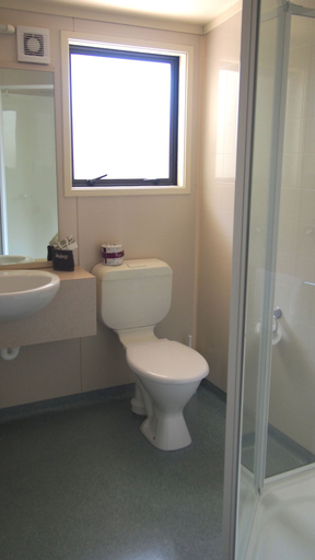 Bathroom 4, Totara Lodge, Upper Hutt