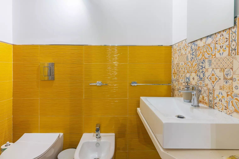 Bathroom 5, Hotiday Siracusa A'Storia, Syracuse
