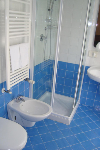Bathroom 4, Hotel Ivana, Venezia