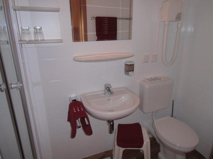 Bathroom 5, Hotel Gasthof Zum Freigericht, Aschaffenburg