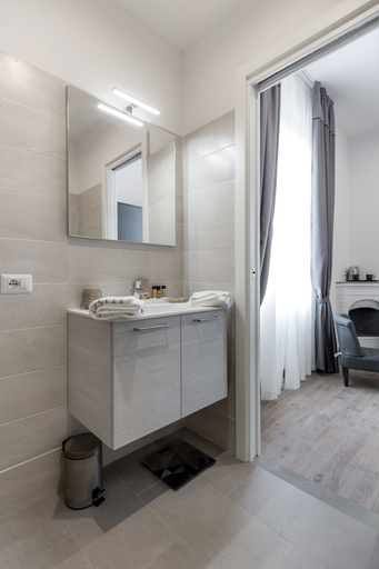 Bathroom 5, Apollo Guest House, Florence