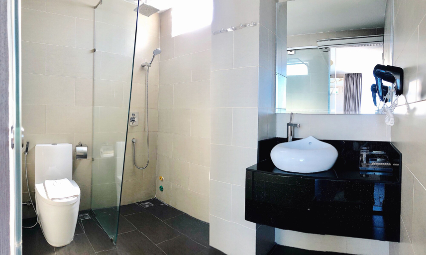 Bathroom 4, New Sun Hotel, Nha Trang