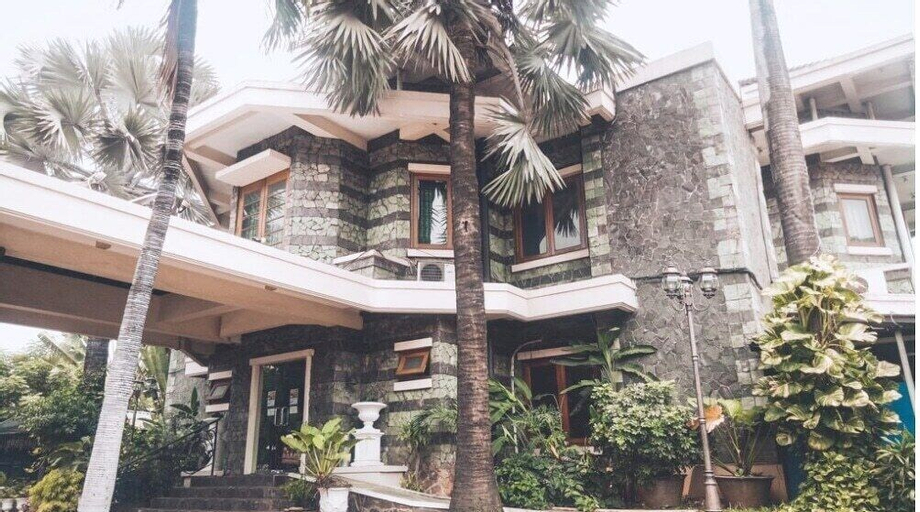 Exterior & Views 22