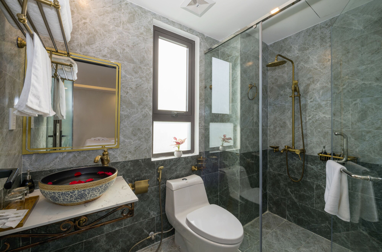 Bathroom 4, Royal Mansion Boutique Hoi An, Da Nang