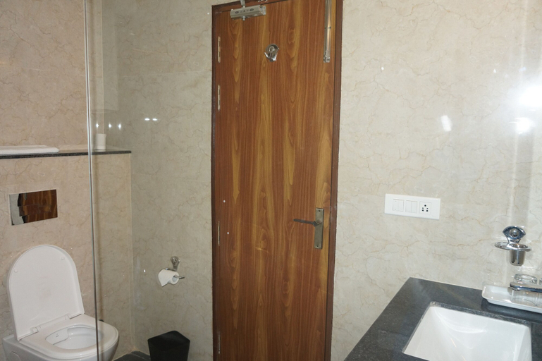 Bathroom 5, Neel Clarks Inn Express Agra, Agra