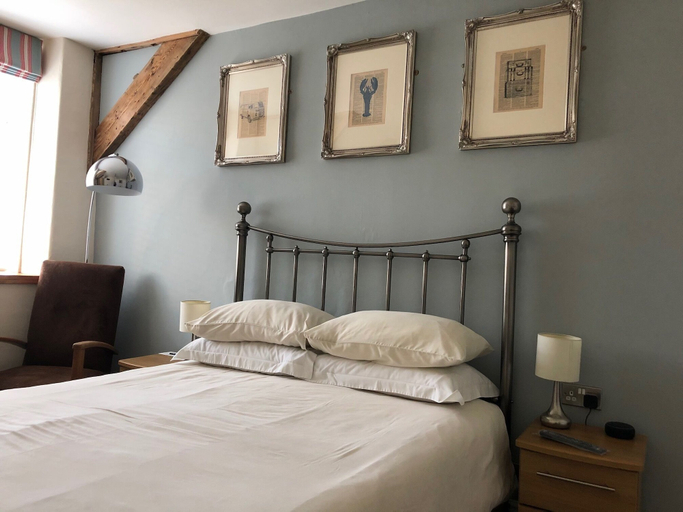 Bedroom 2, St Bernards Guesthouse, Cornwall
