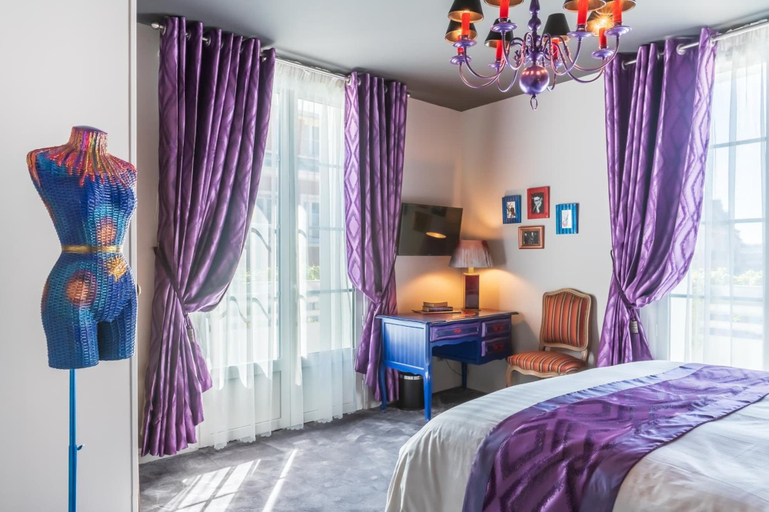 Bedroom 2, BRIT HOTEL PRIVILEGE LISIEUX – La Villa des Arts, Calvados