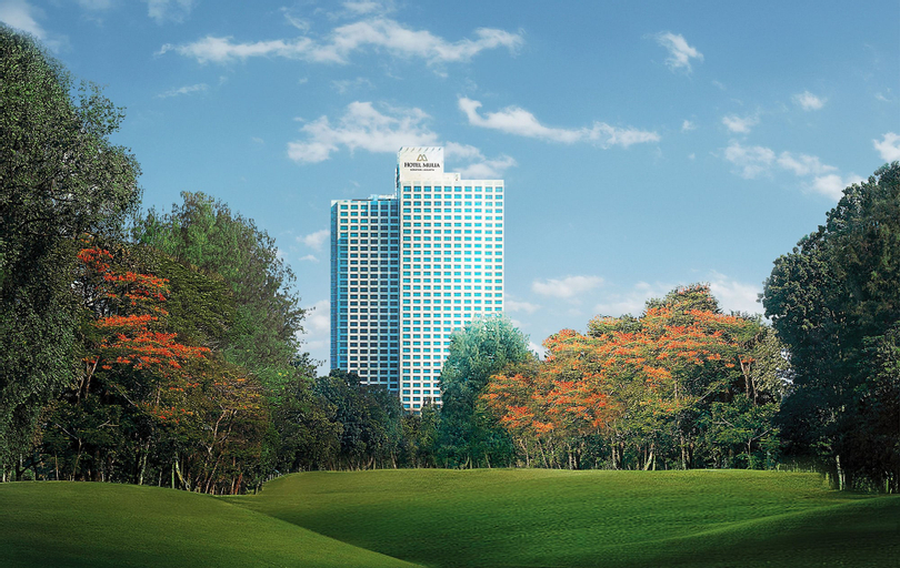 Exterior & Views 24
