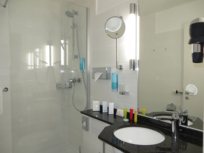 Bathroom 4, Concorde Hotel Viktoria, Hochtaunuskreis
