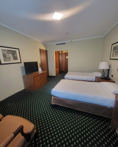Bedroom 2, Tower Genova Airport Hotel & Conference Center, Genova