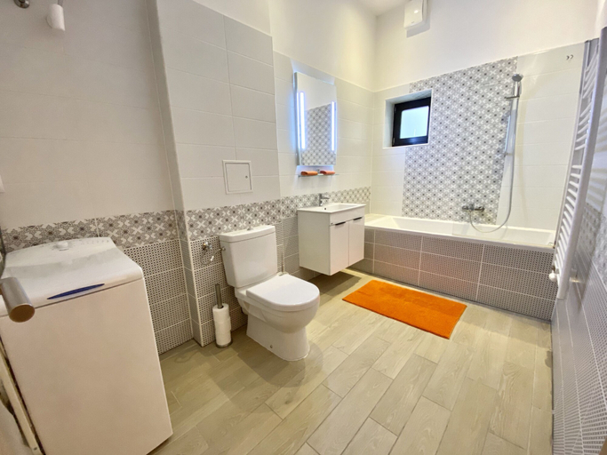 Bathroom 4, Gracia Apartment House, Budapesti