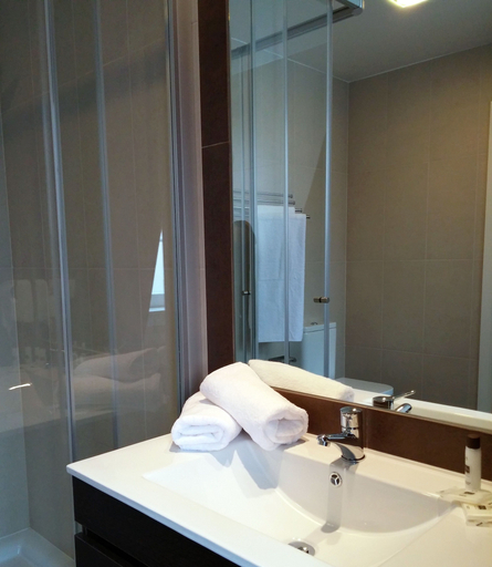 Bathroom 5, Lisbon Arsenal Suites, Lisbon