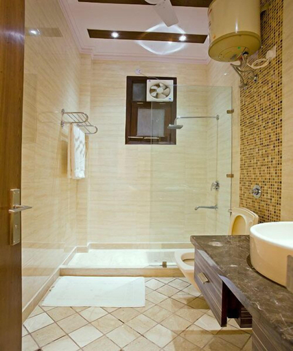Bathroom 4, Evergreen Suites Defence Colony, Delhi