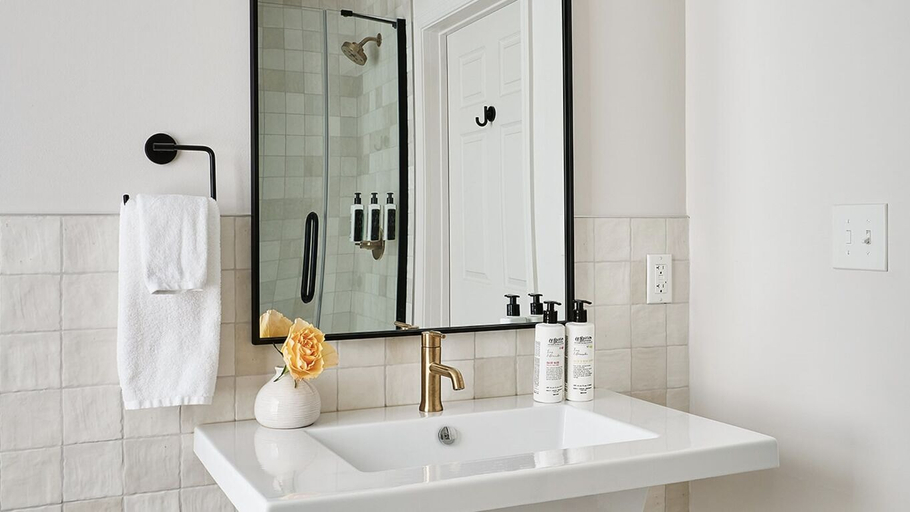 Bathroom 5, The Neighborhood Hotel - Grand Beach, Berrien