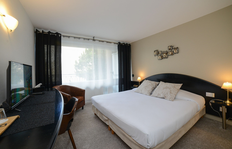 Bedroom 3, Hôtel Restaurant Novalaise Plage, Savoie