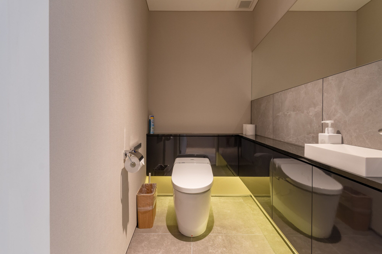 Bathroom 4, Boheme - operated by H2 Life, Kutchan
