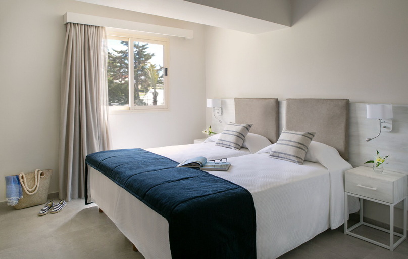 Bedroom 3, Louis Paphos Breeze